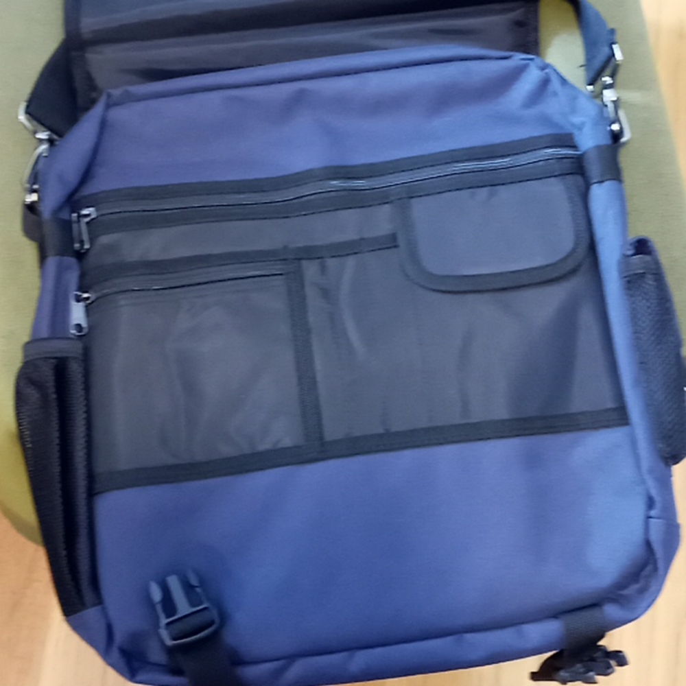 Backpack - Picture 2 of 8